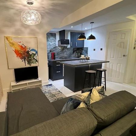 Newly Renovated Modern Studio Apartment In West Kensington Londen Buitenkant foto