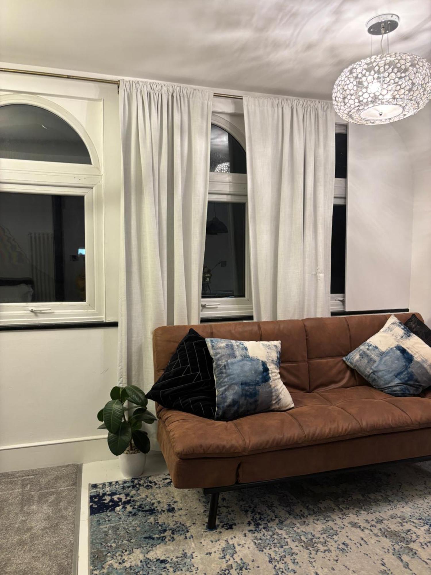 Newly Renovated Modern Studio Apartment In West Kensington Londen Buitenkant foto