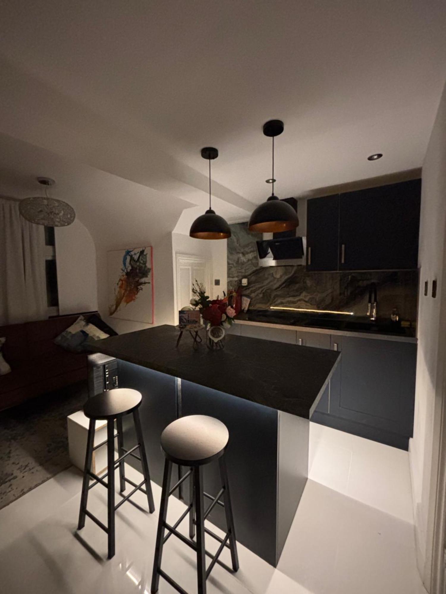 Newly Renovated Modern Studio Apartment In West Kensington Londen Buitenkant foto